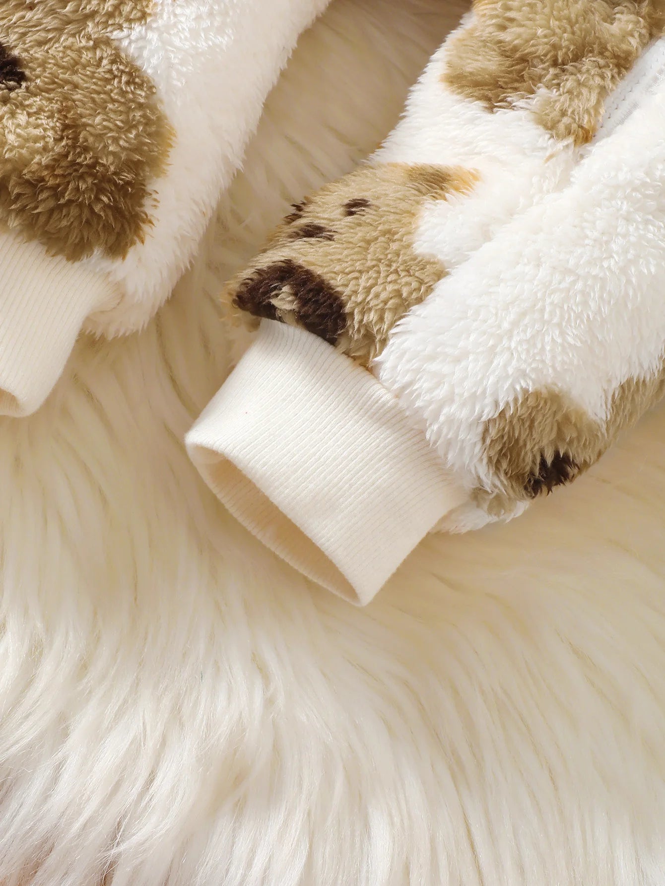 Winter Plush Baby Jumpsuit β Hooded Bear Romper with Slanted Zipper (3β24 Months)