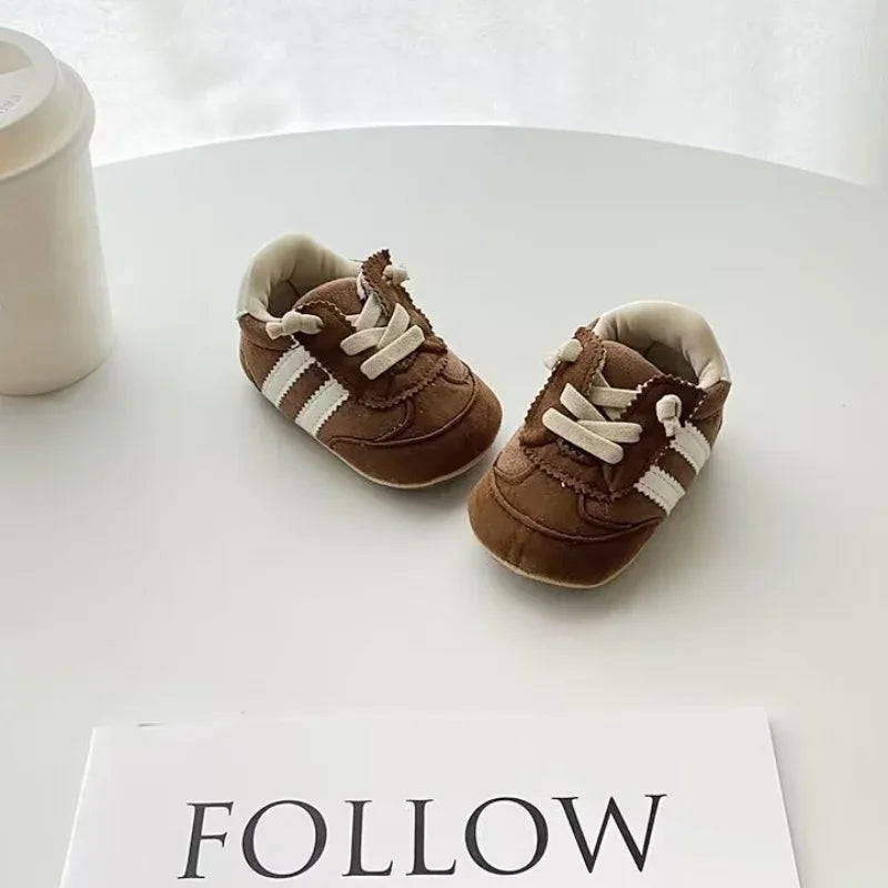 Scalloped Stripe Soft-Sole Baby Sneakers with Lace-Up Detail