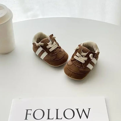 Scalloped Stripe Soft-Sole Baby Sneakers with Lace-Up Detail