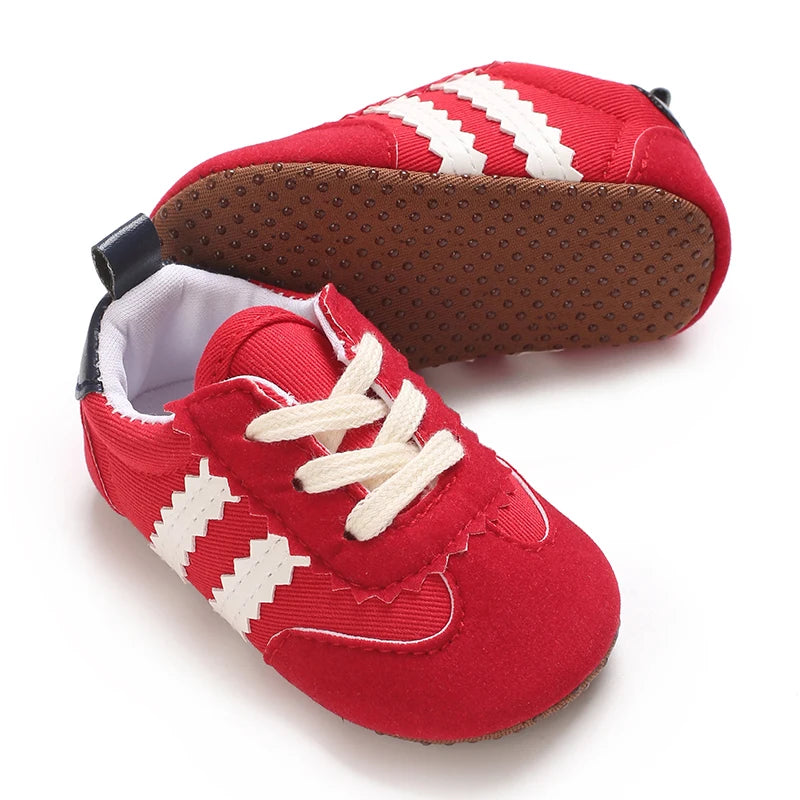 Scalloped Stripe Soft-Sole Baby Sneakers with Lace-Up Detail