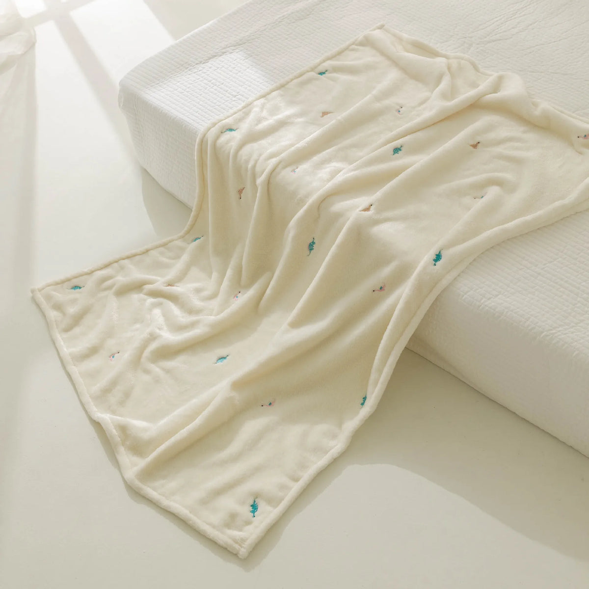 Embroidered Polar Fleece Baby Blanket with Tiny Motifs