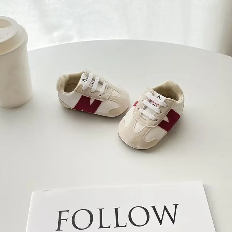 Scalloped Stripe Soft-Sole Baby Sneakers with Lace-Up Detail