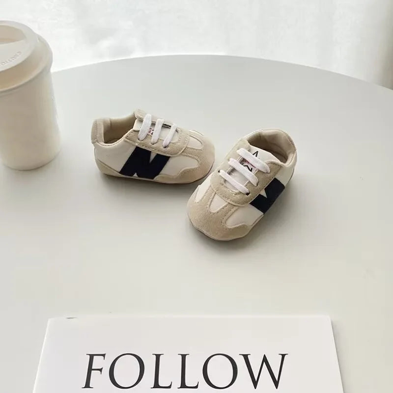 Scalloped Stripe Soft-Sole Baby Sneakers with Lace-Up Detail