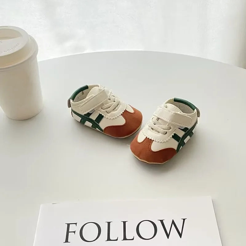 Scalloped Stripe Soft-Sole Baby Sneakers with Lace-Up Detail