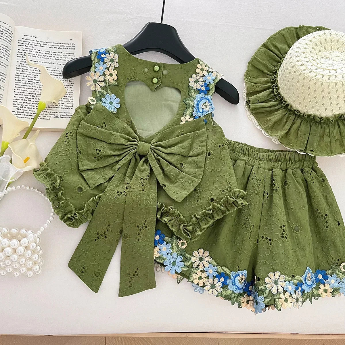 Heart-Back Daisy Trim Girls’ Sleeveless Top & Shorts Set