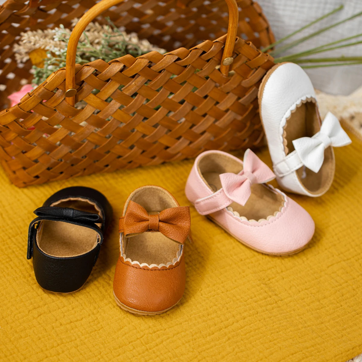 Scalloped Bow Mary Jane Baby Shoes with Non-Slip Soles