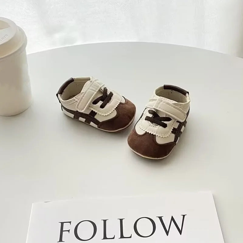 Scalloped Stripe Soft-Sole Baby Sneakers with Lace-Up Detail