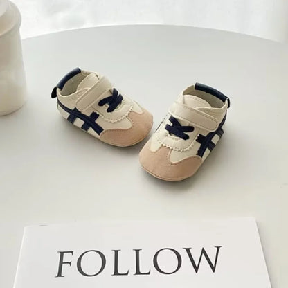 Scalloped Stripe Soft-Sole Baby Sneakers with Lace-Up Detail