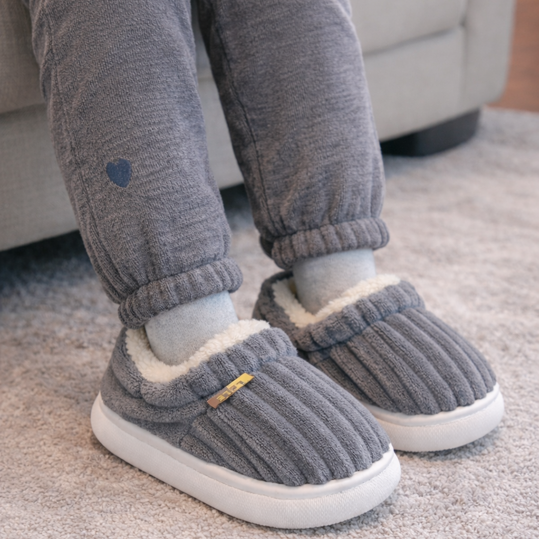 Cozy Winter Slippers for Kids – Plush-Lined, Non-Slip Indoor Shoes (Toddlers & Kids)